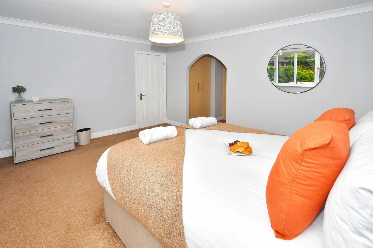 The Glade By Yourstays Huge Single Detached Holiday Home With Big Garden Newcastle-under-Lyme Exterior foto