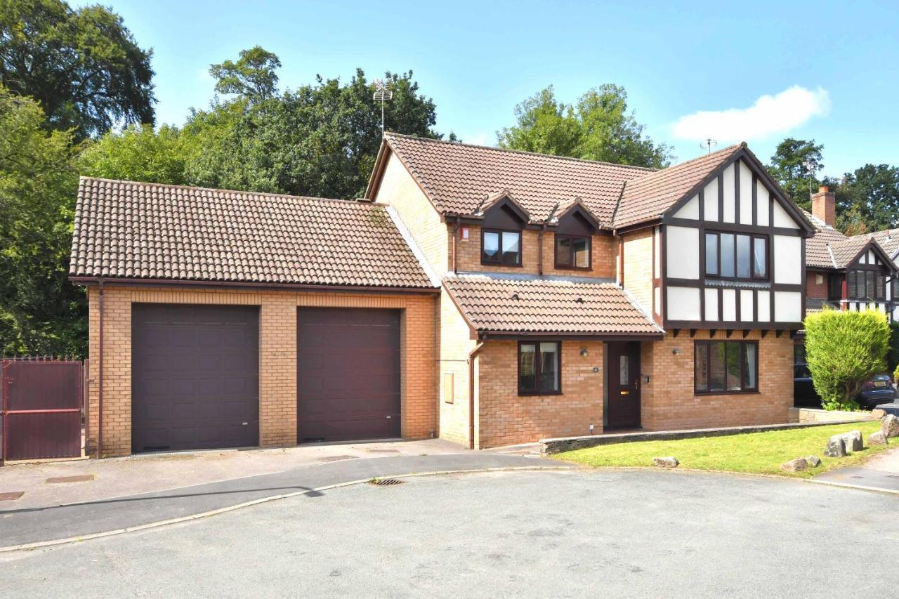 The Glade By Yourstays Huge Single Detached Holiday Home With Big Garden Newcastle-under-Lyme Exterior foto