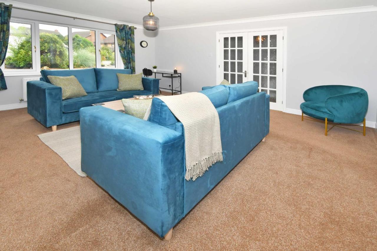 The Glade By Yourstays Huge Single Detached Holiday Home With Big Garden Newcastle-under-Lyme Exterior foto